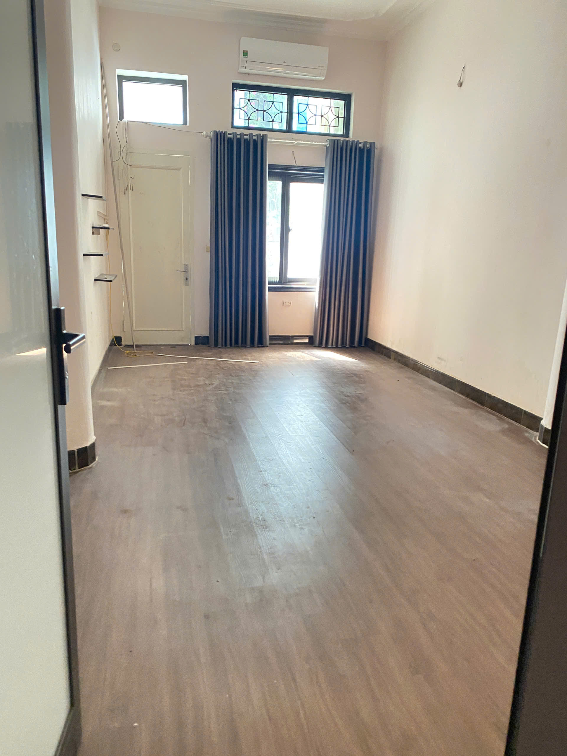 Cho thuê nhà Phố Lĩnh Nam 2 tầng x 70m, 2 ngủ, mới đẹp, 10 triệu ở gđ, văn phòng - Ảnh 3